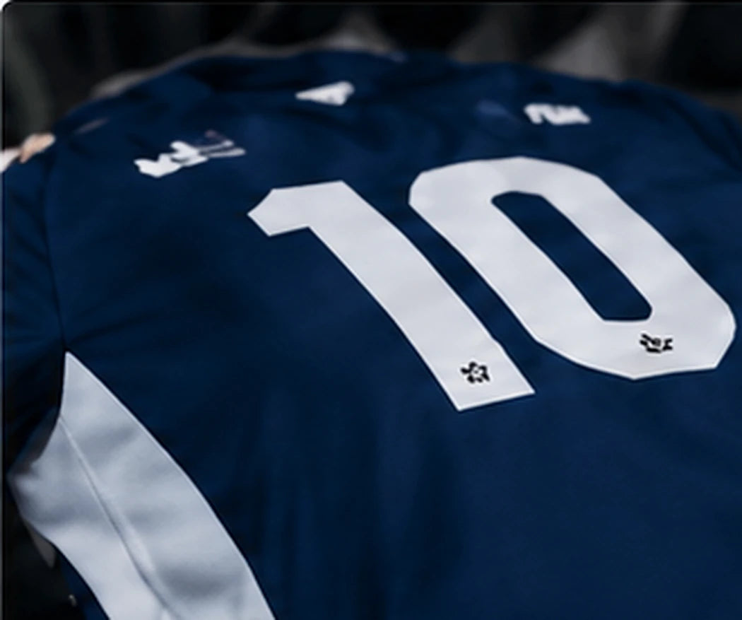 Visuel d'illustration : maillot de sport marine personnalisé avec le numéro 10 par transfert